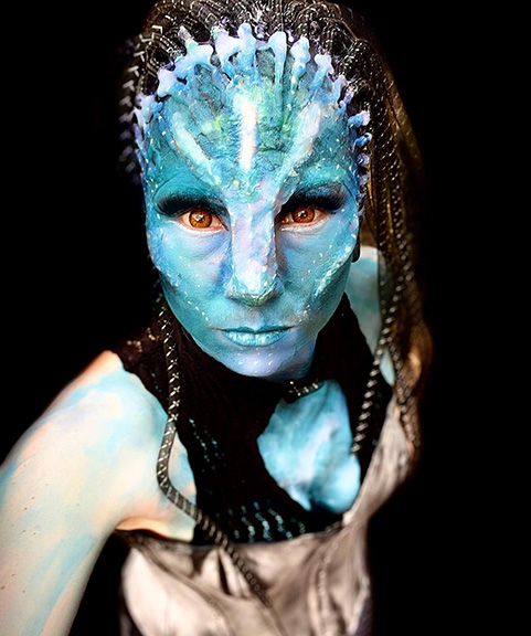 Selbstbildnis Romy Neumann geschminkt als Avatar