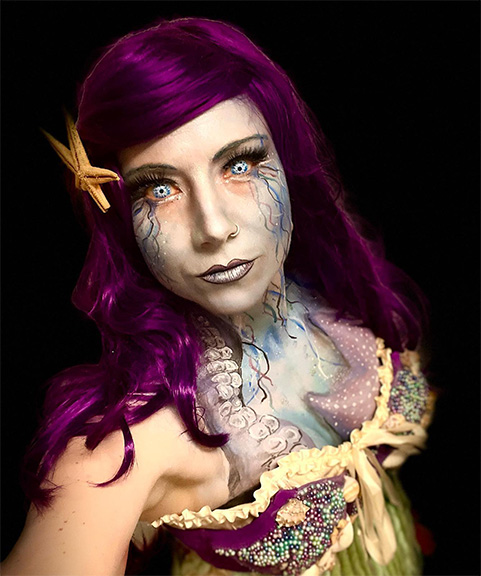 Selbstbildnis Romy Neumann geschminkt als Meerjungfrau