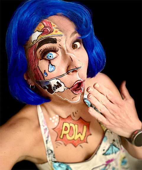 Selbstbildnis Romy Neumann geschminkt als Comicfigur