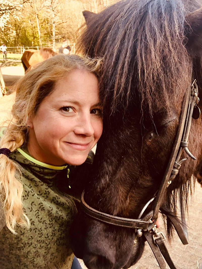 Romy Neumann mit ihrem Pferd